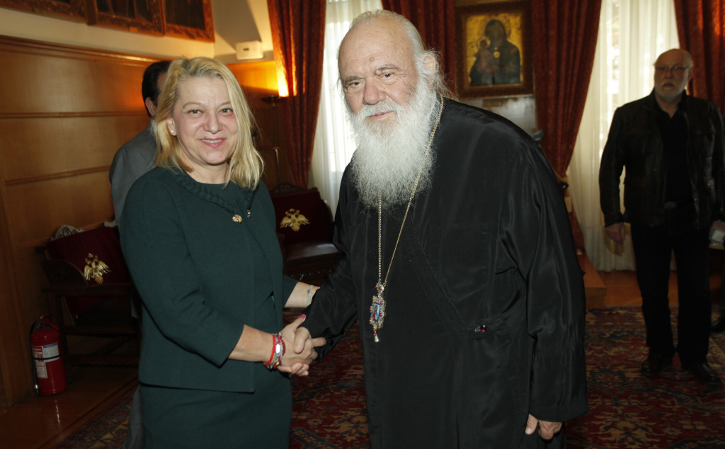 Õðåãñáöç óçìåñá ç áíáíåùóç ôçò óõíåñãáóéáò ìåôáîõ ôçò ÌÊÏ Áðïóôïëçò êáé ôùí Åíùóåùí åñãáæïìåíùí óôá ÌÌÅ ïðïõ ç Áðïóôïëç ðñïìçèåõåé äåìáôá ìå ôñïöéìá êáé áëëá åéäç ðñùôçò áíáãêçò ãéá ôïõò áðïñïõò êáé áíåñãïõò äçìïóéïãñáöïõò êáé ôå÷íéêïõò. Ôçí ìåôáöïñá ôùí äåìáôùí ôçí å÷åé áíáëáâåé ïðùò êáé óôçí ðñïçãïõìåíç óõìâáóç ìå äùñåáí ìåôáöïñá ôá ÅËÔÁ ÖÙÔÏ ×ÑÇÓÔÏÓ ÌÐÏÍÇÓ