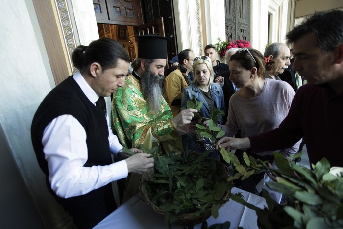 ÊÕÑÉÁÊÇ ÔÙÍ ÂÁÉÙÍ ÓÔÇÍ ÌÇÔÑÏÐÏËÇ ÁÈÇÍÙÍ-- ÖÙÔÏ ×ÑÇÓÔÏÓ ÌÐÏÍÇÓ/