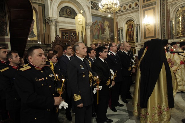 ÌÅÃÁËÇ ÐÁÑÁÓÊÅÕÇ--ÁÊÏËÏÕÈÉÁ ÔÏÕ ÅÐÉÔÁÖÉÏÕ ÊÁÉ ÐÅÑÉÖÏÑÁ ÔÏÕ, ÔÇÓ ÌÇÔÑÏÐÏËÇÓ ÁÈÇÍÙÍ--×ÑÇÓÔÏÓ ÌÐÏÍÇÓ