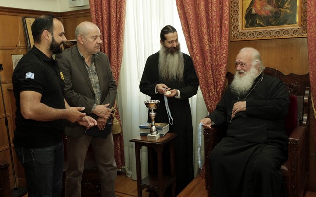 Ç ÏÌÁÄÁ ÌÐÁÓÊÅÔ ÔÇÓ ÁÑ×ÉÅÐÉÊÓÏÐÇ ÊÕÐÅËËÏÕ×ÏÓ ÓÔÏ ÅÑÃÁÓÉÁÊÏ ÐÑÙÔÁÈËÇÌÁ--×ÑÇÓÔÏÓ ÌÐÏÍÇÓ//