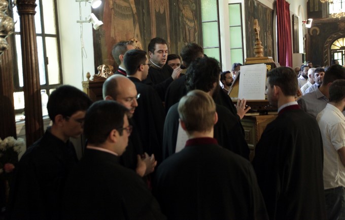 ÐÏËÕÁÑ×ÉÅÑÁÔÉÊÏ ÓÕËËÅÉÔÏÕÑÃÏ ÓÔÏÍ ÉÅÑÏ ÍÁÏ ÁÃÉÁÓ ÂÁÑÂÁÑÁÓ ÔÏÕ ÏÌÏÍÕÌÏÕ ÄÇÌÏÕ ÔÏÕ ÍÏÌÏÕ ÁÔÔÉÊÇÓ ÃÉÁ ÔÇÍ ÅÏÑÔÇ ÔÏÕ ÁÃ. ÊÙÍ/ÍÏÕ êáé ÅËÅÍÇÓ---×ÑÇÓÔÏÓ ÌÐÏÍÇÓ