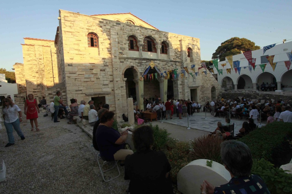 ÐÁÑÏÓ--ÅÓÐÅÑÉÍÏÓ ÓÔÏÍ ÉÅÑÏ ÍÁÏ ÔÇÓ ÅÊÁÔÏÍÔÁÐÕ´ËÉÁÍÇÓ ÃÉÁ ÔÇÍ ÅÏÑÔÇ ÔÇÓÄ ÊÏÉÌÇÓÇÓ ÔÇÓ ÈÅÏÔÏÊÏÕ ÐÁÑÏÕÓÉÁ ÔÏÕ ÁÑ×ÉÅÐÉÓÊÏÐÏÕ ÅÉÑÙÍÕÌÏÕ--×ÑÇÓÔÏÓ ÌÐÏÍÇÓ//EUROKINISSI