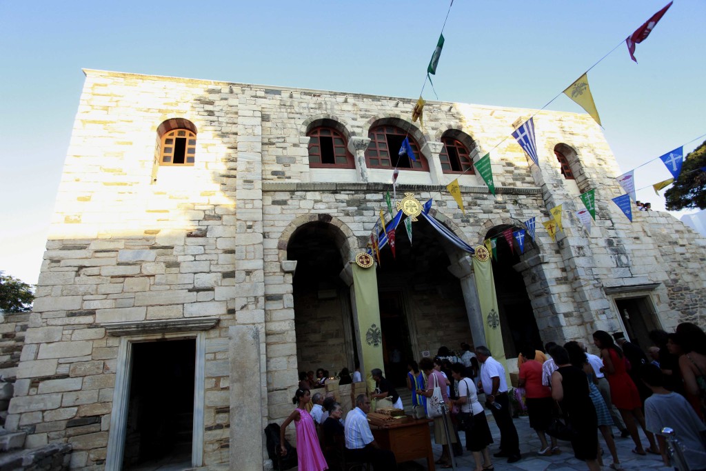 ÐÁÑÏÓ--ÅÓÐÅÑÉÍÏÓ ÓÔÏÍ ÉÅÑÏ ÍÁÏ ÔÇÓ ÅÊÁÔÏÍÔÁÐÕ´ËÉÁÍÇÓ ÃÉÁ ÔÇÍ ÅÏÑÔÇ ÔÇÓÄ ÊÏÉÌÇÓÇÓ ÔÇÓ ÈÅÏÔÏÊÏÕ ÐÁÑÏÕÓÉÁ ÔÏÕ ÁÑ×ÉÅÐÉÓÊÏÐÏÕ ÅÉÑÙÍÕÌÏÕ--×ÑÇÓÔÏÓ ÌÐÏÍÇÓ//EUROKINISSI