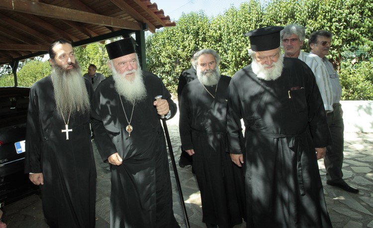 ÃÅÕÌÁ ÔÏÕ ÁÑ×ÉÅÐÉÓÊÏÐÏÕ ÉÅÑÙÍÕÌÏÕ ÓÅ ÓÔÅËÅ×Ç ÊÁÉ ÅÑÃÁÆÏÌÅÍÏÕÓ ÓÅ ÅÊÊËÇÓÉÁÓÔÉÊÏÕÓ ÏÑÃÁÍÉÓÌÏÕÓ//×ÑÇÓÔÏÓ ÌÐÏÍÇÓ