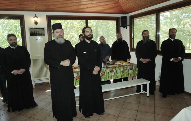 ÃÅÕÌÁ ÔÏÕ ÁÑ×ÉÅÐÉÓÊÏÐÏÕ ÉÅÑÙÍÕÌÏÕ ÓÅ ÓÔÅËÅ×Ç ÊÁÉ ÅÑÃÁÆÏÌÅÍÏÕÓ ÓÅ ÅÊÊËÇÓÉÁÓÔÉÊÏÕÓ ÏÑÃÁÍÉÓÌÏÕÓ//×ÑÇÓÔÏÓ ÌÐÏÍÇÓ