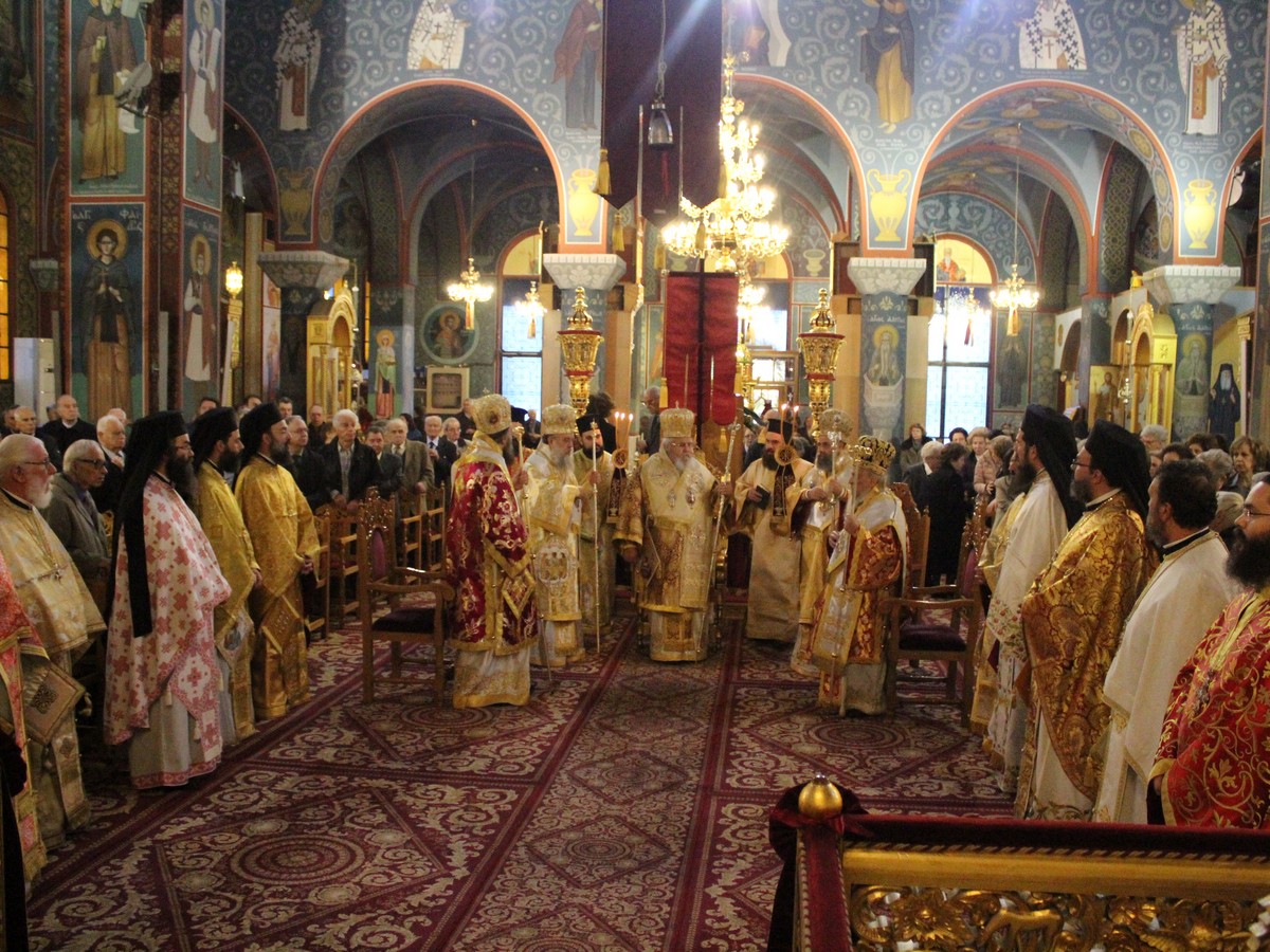 ΠΟΛΥΑΡΧΙΕΡΑΤΙΚΗ-ΘΕΙΑ-ΛΕΙΤΟΥΡΓΙΑ-ΕΝ-ΛΑΡΙΣΗ-ΑΓΙΩΝ-02