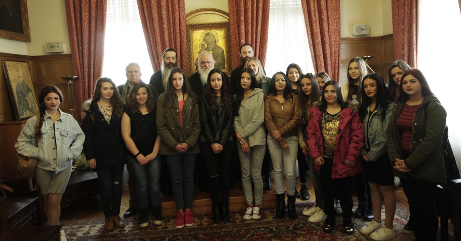 14/03: Μαθήτριες του προγράμματος Ευρωπαϊκός και Ελληνικός Πολιτισμός στον Αρχιεπίσκοπο.