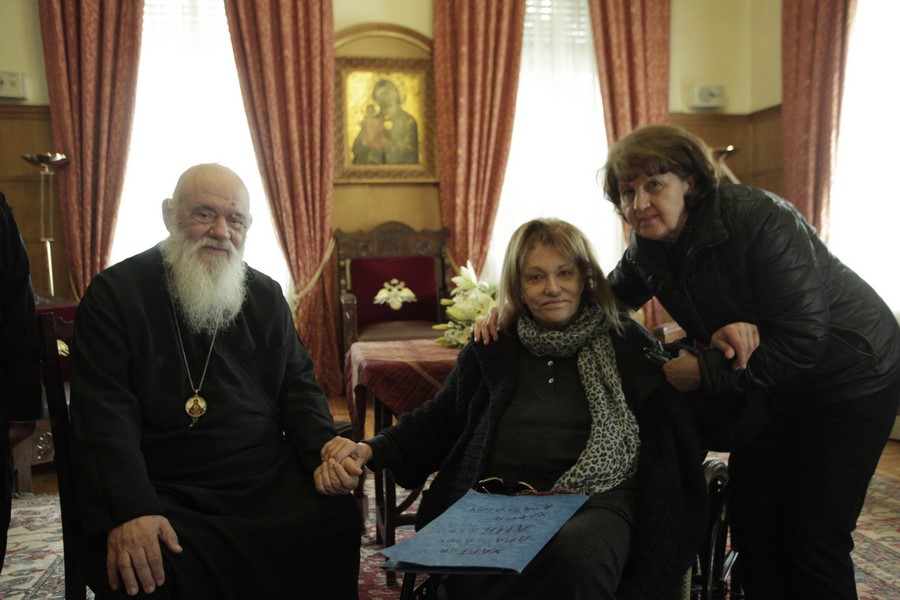 Η Μαίρη Χρονοπούλου επισκέφθηκε τον Αρχιεπίσκοπο και συνομίλησαν για αρκετή ώρα. 