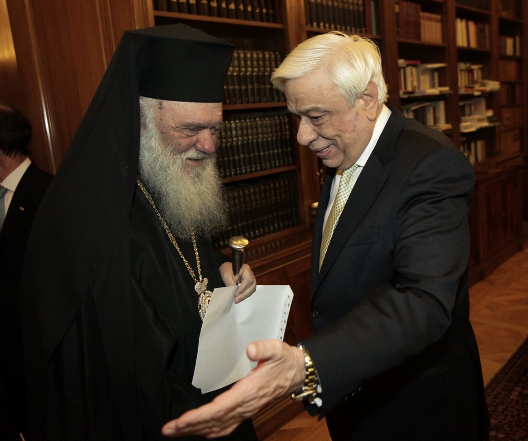 ÓÕÍÁÍÔÇÓÇ ÔÏÕ ÐôÄ ÐÑÏÊÏÐÇ ÐÁÕËÏÐÏÕËÏÕ ÌÅ ÔÏÍ ÁÑ×ÉÅÐÉÓÊÏÐÏ ÉÅÑÙÍÕÌÏ (EUROKINISSI/×ÑÇÓÔÏÓ ÌÐÏÍÇÓ)