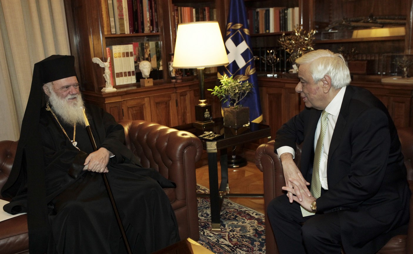 ÓÕÍÁÍÔÇÓÇ ÔÏÕ ÐôÄ ÐÑÏÊÏÐÇ ÐÁÕËÏÐÏÕËÏÕ ÌÅ ÔÏÍ ÁÑ×ÉÅÐÉÓÊÏÐÏ ÉÅÑÙÍÕÌÏ (EUROKINISSI/×ÑÇÓÔÏÓ ÌÐÏÍÇÓ)