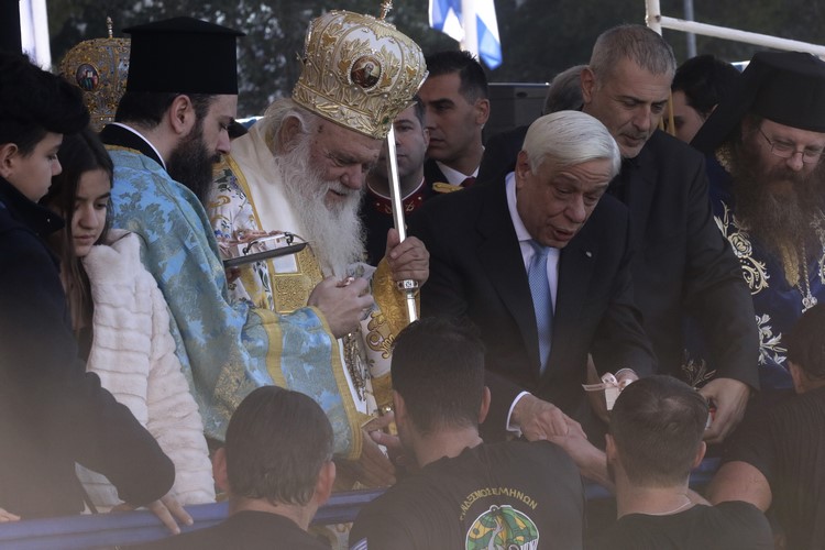 ÈÅÏÖÁÍÅÉÁ ÐÅÉÑÁÉÁÓ//×ÑÇÓÔÏÓ ÌÐÏÍÇÓ//