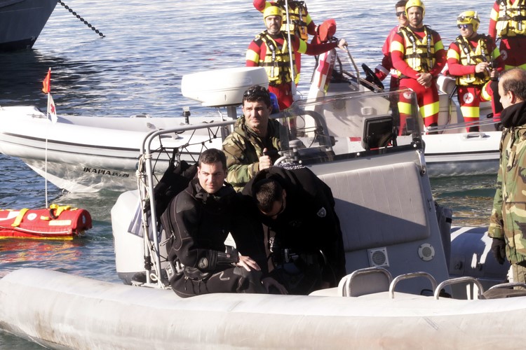 ÈÅÏÖÁÍÅÉÁ ÐÅÉÑÁÉÁÓ//×ÑÇÓÔÏÓ ÌÐÏÍÇÓ//