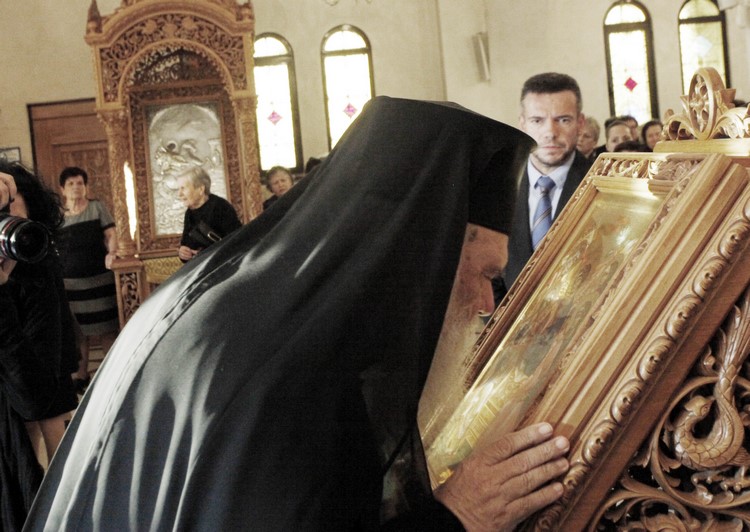 Ï ÁÑ×ÉÅÐÉÓÊÏÐÏÓ ÉÅÑÙÍÕÌÏÓ ÓÔÇÍ ÁÊÏËÏÕÈÉÁ ÔÏÕ ÍÕÌÖÉÏÕ ÓÔÏÍ ÁÃÉÏ ÄÇÌÇÔÑÉÏ //×ÑÇÓÔÏÓ  ÌÐÏÍÇÓ