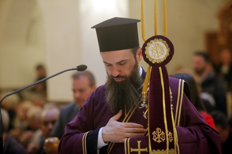 Ï ÁÑ×ÉÅÐÉÓÊÏÐÏÓ ÉÅÑÙÍÕÌÏÓ ÓÔÇÍ ÁÊÏËÏÕÈÉÁ ÔÏÕ ÍÕÌÖÉÏÕ ÓÔÏÍ ÁÃÉÏ ÄÇÌÇÔÑÉÏ //×ÑÇÓÔÏÓ  ÌÐÏÍÇÓ