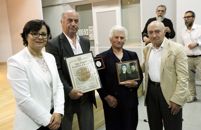 Ï ÁÑ×ÉÅÐÉÓÊÏÐÏÓ ÉÅÑÙÍÕÌÏÓ ÓÔÇÍ ÅËÅÕÓÉÍÁ ÓÅ  ÅÊÄÇËÙÓÇ Ó×ÏËÅÉÏÕ  ÐÏÕ ÄÉÏÑÃÁÍÙÈÇÊÅ ÁÐÏ ÔÏ ÕÐ. ÐÁÉÄÅÉÓ ÔÇÍ ÁÑ×ÉÅÐÉÓÊÏÐÇ ÊÁÉ ÔÇÍ ÐÑÅÓÂÅÉÁ ÔÏÕ ÉÓÑÁÇË--×ÑÇÓÔÏÓ ÌÐÏÍÇÓ