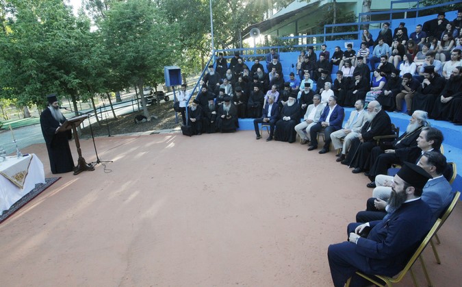 ÁÕËÙÍÁ/ Ï ÁÑ×ÉÅÐÉÓÊÏÐÏÓ ÉÅÑÙÍÕÌÏÓ ÓÔÇÍ ÅÍÁÑÎÇ ÔÏÕ ÄÅÕÔÅÑÏÕ ÓÕÍÅÄÑÉÏÕ ÔÙÍ ÓÔÅËÅ×ÙÍ ÔÙÍ ÊÁÔÁÓÊÇÍÙÓÅÙÍ ÔÙÍ ÌÇÔÑÏÐÏËÅÙÍ ÔÇÓ ÅËËÁÄÏÓ (Eurokinissi/ÌÐÏÍÇÓ ×ÑÇÓÔÏÓ)