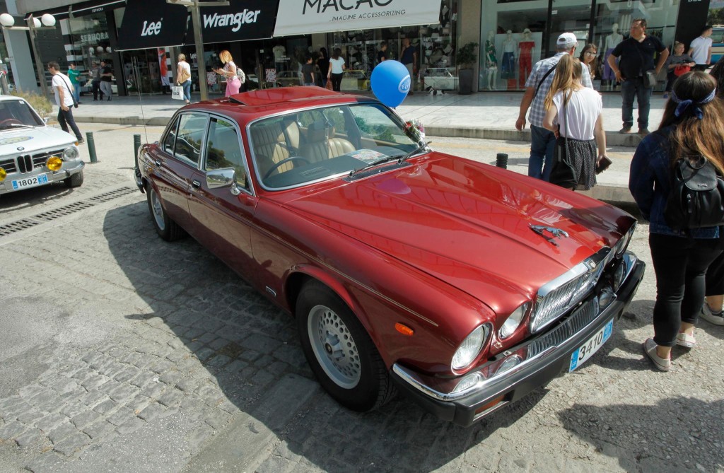 Το πρώτο αυτοκίνητου του Αρχιεπισκόπου Χριστοδούλου. Δώρω με την ανάληψη των καθηκόντων του στον Αρχιεπισκοπικό θρόνο.