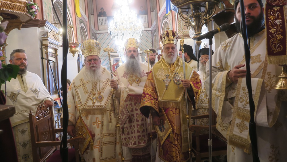 τρισαρχιερατική