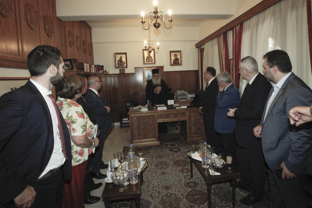 ÓÕÍÁÍÔÇÓÇ ÔÏÕ ÁÑ×ÉÅÐÉÓÊÏÐÏÕ ÉÅÑÙÍÕÌÏÕ ÌÅ ÔÇÍ ÄÉÁÍÁÊÏÉÍÂÏÕËÅÕÔÉÊÇ ÓÕÍÏÄÏ ÔÙÍ ÏÑÈÏÄÏÎÙÍ ÂÏÕËÅÕÔÙÍ--×ÑÇÓÔÏÓ ÌÐÏÍÇÓ//EUROKINISSI