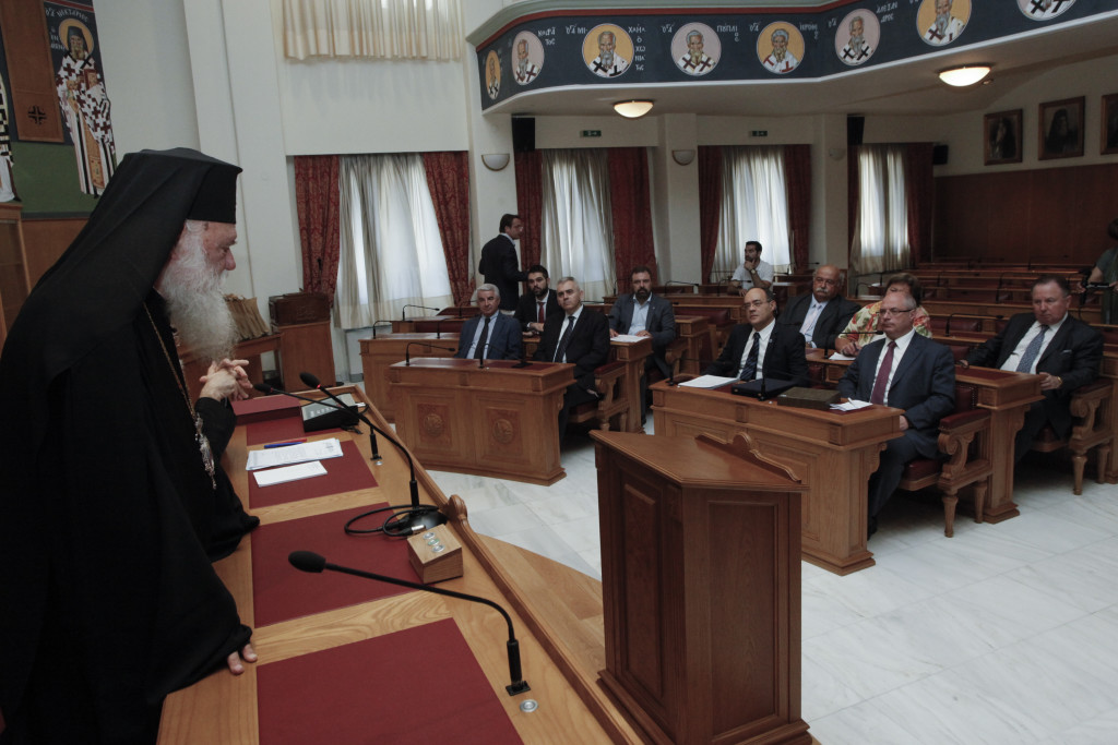 ÓÕÍÁÍÔÇÓÇ ÔÏÕ ÁÑ×ÉÅÐÉÓÊÏÐÏÕ ÉÅÑÙÍÕÌÏÕ ÌÅ ÔÇÍ ÄÉÁÍÁÊÏÉÍÂÏÕËÅÕÔÉÊÇ ÓÕÍÏÄÏ ÔÙÍ ÏÑÈÏÄÏÎÙÍ ÂÏÕËÅÕÔÙÍ--×ÑÇÓÔÏÓ ÌÐÏÍÇÓ//EUROKINISSI