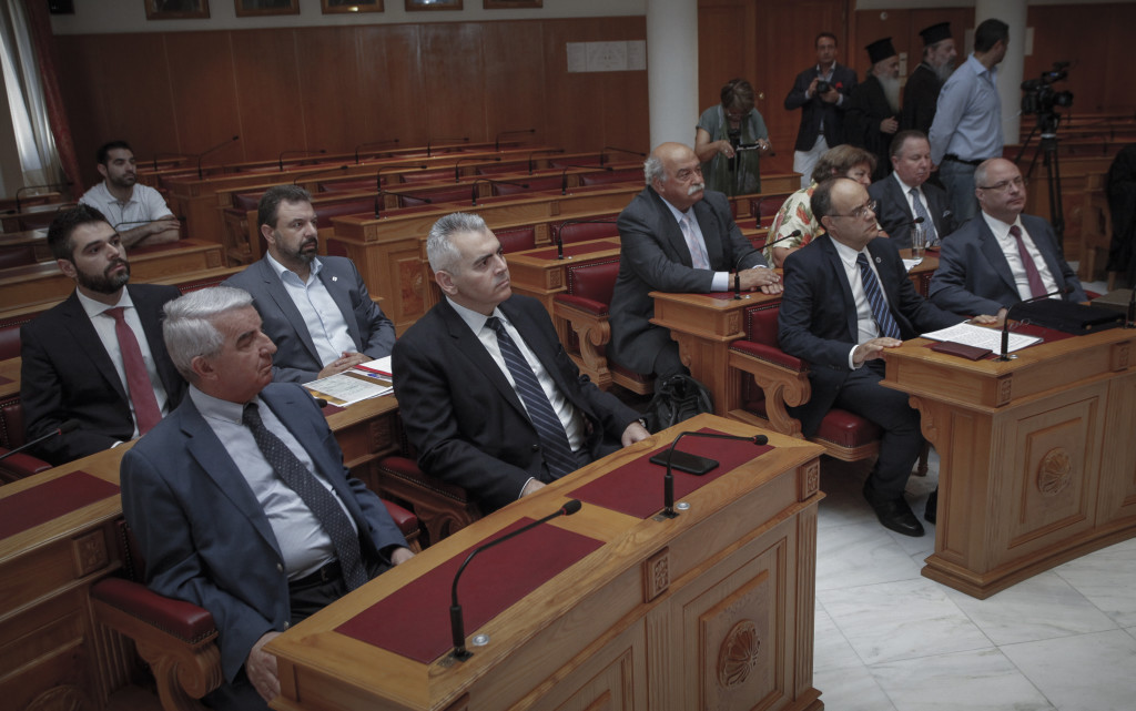 ÓÕÍÁÍÔÇÓÇ ÔÏÕ ÁÑ×ÉÅÐÉÓÊÏÐÏÕ ÉÅÑÙÍÕÌÏÕ ÌÅ ÔÇÍ ÄÉÁÍÁÊÏÉÍÂÏÕËÅÕÔÉÊÇ ÓÕÍÏÄÏ ÔÙÍ ÏÑÈÏÄÏÎÙÍ ÂÏÕËÅÕÔÙÍ--×ÑÇÓÔÏÓ ÌÐÏÍÇÓ//EUROKINISSI