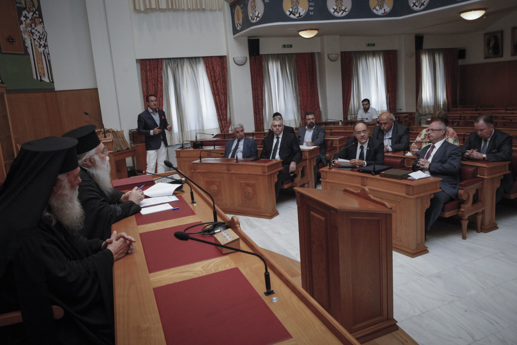 ÓÕÍÁÍÔÇÓÇ ÔÏÕ ÁÑ×ÉÅÐÉÓÊÏÐÏÕ ÉÅÑÙÍÕÌÏÕ ÌÅ ÔÇÍ ÄÉÁÍÁÊÏÉÍÂÏÕËÅÕÔÉÊÇ ÓÕÍÏÄÏ ÔÙÍ ÏÑÈÏÄÏÎÙÍ ÂÏÕËÅÕÔÙÍ--×ÑÇÓÔÏÓ ÌÐÏÍÇÓ//EUROKINISSI