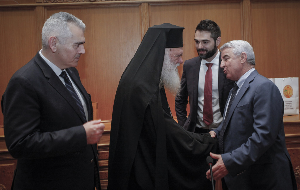 ÓÕÍÁÍÔÇÓÇ ÔÏÕ ÁÑ×ÉÅÐÉÓÊÏÐÏÕ ÉÅÑÙÍÕÌÏÕ ÌÅ ÔÇÍ ÄÉÁÍÁÊÏÉÍÂÏÕËÅÕÔÉÊÇ ÓÕÍÏÄÏ ÔÙÍ ÏÑÈÏÄÏÎÙÍ ÂÏÕËÅÕÔÙÍ--×ÑÇÓÔÏÓ ÌÐÏÍÇÓ//EUROKINISSI