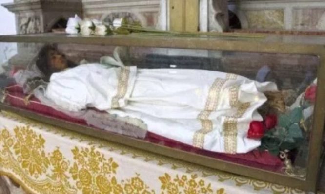 Το άφθαρτο λείψανο της Αγίας Χριστίνας στη Βενετία | Dogma