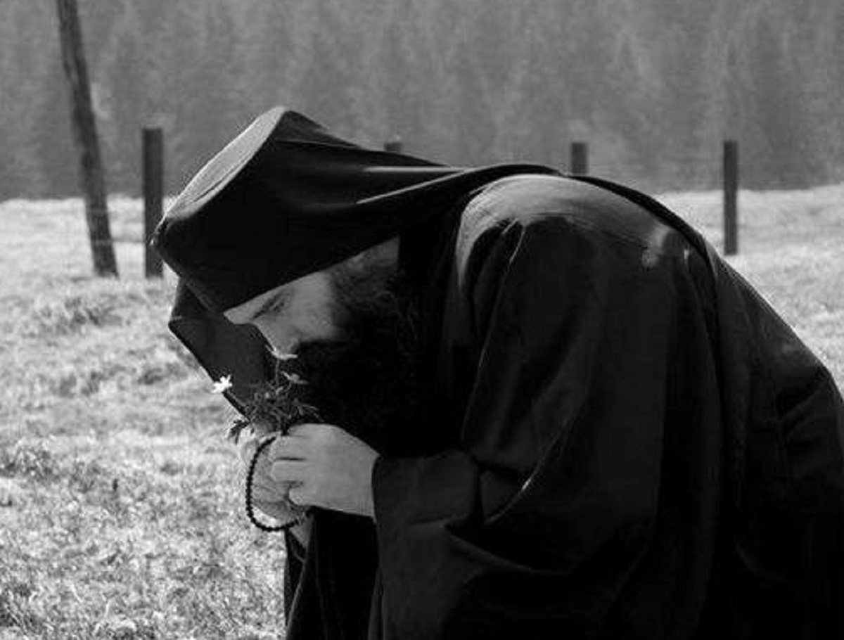 Бывший монах. Смиренный монах. Добрый монах. Покаяние монаха. Православный монах со спины.