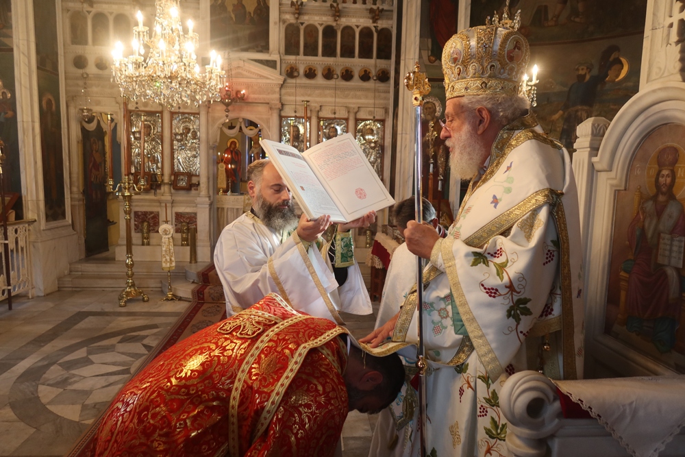 χειροτονία