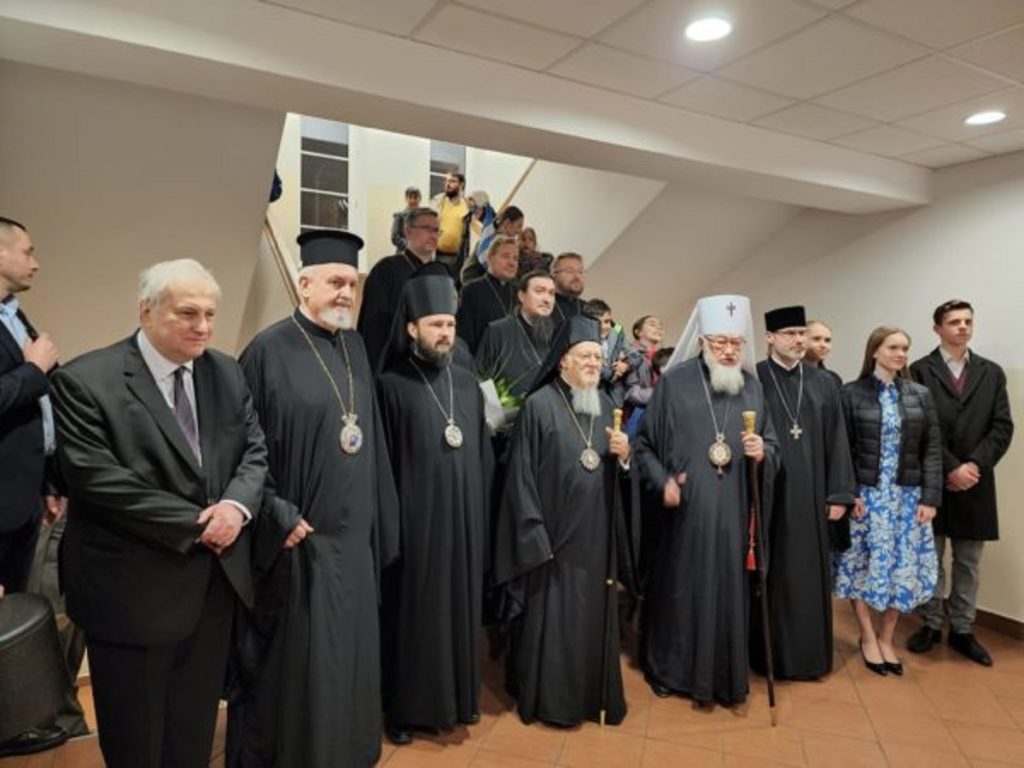 οικουμενικός