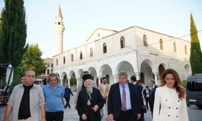 οικουμενικός