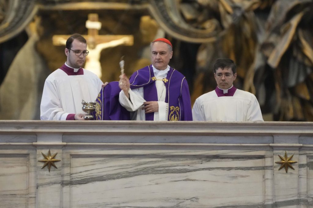 Βατικανό: Ειδική «λειτουργία εξαγνισμού» στη Βασιλική του Αγίου Πέτρου – Άνδρας γδύθηκε μέσα στον ναό σε ένδειξη διαμαρτυρίας για τον πόλ