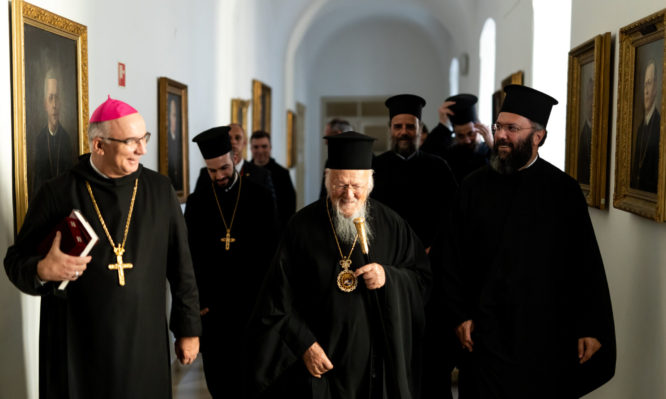 οικουμενικός