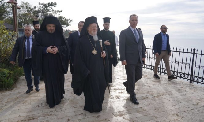 οικουμενικός